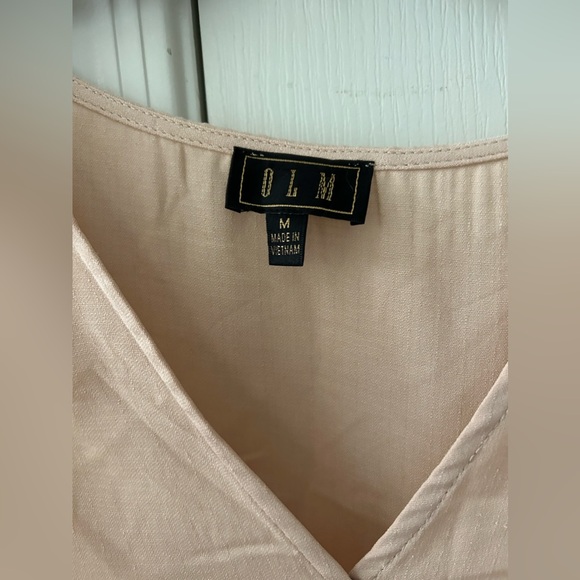NWT OLM Pale Pink V-Neck Tie Front Top. Size Medium. - Picture 2 of 11